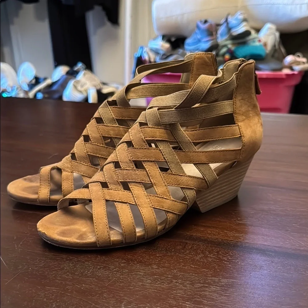 Eileen Fisher tan heeled women’s wedge sandals size 8